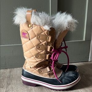 Sorel Tan and Black Quilted Boots with Fur and Pink Laces